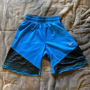 Nike Elite Shorts Size: Medium
